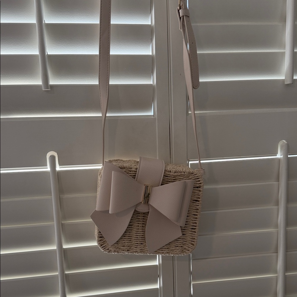 Elegant Cream Bow Crossbody Bag